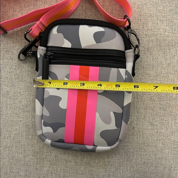 Haute Shore Casey Rise Camo Hot Pink Crossbody Cell Phone Bag - Picture 9 of 10